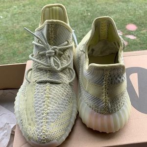 Yeezy 350 V2